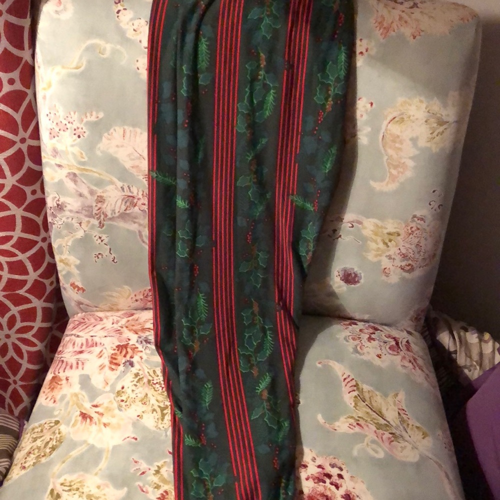 LulaRoe Christmas leggings.